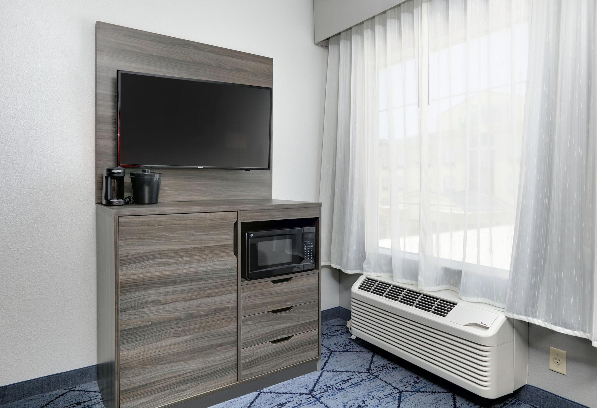 La Quinta By Wyndham Denton - University Drive Bagian luar foto