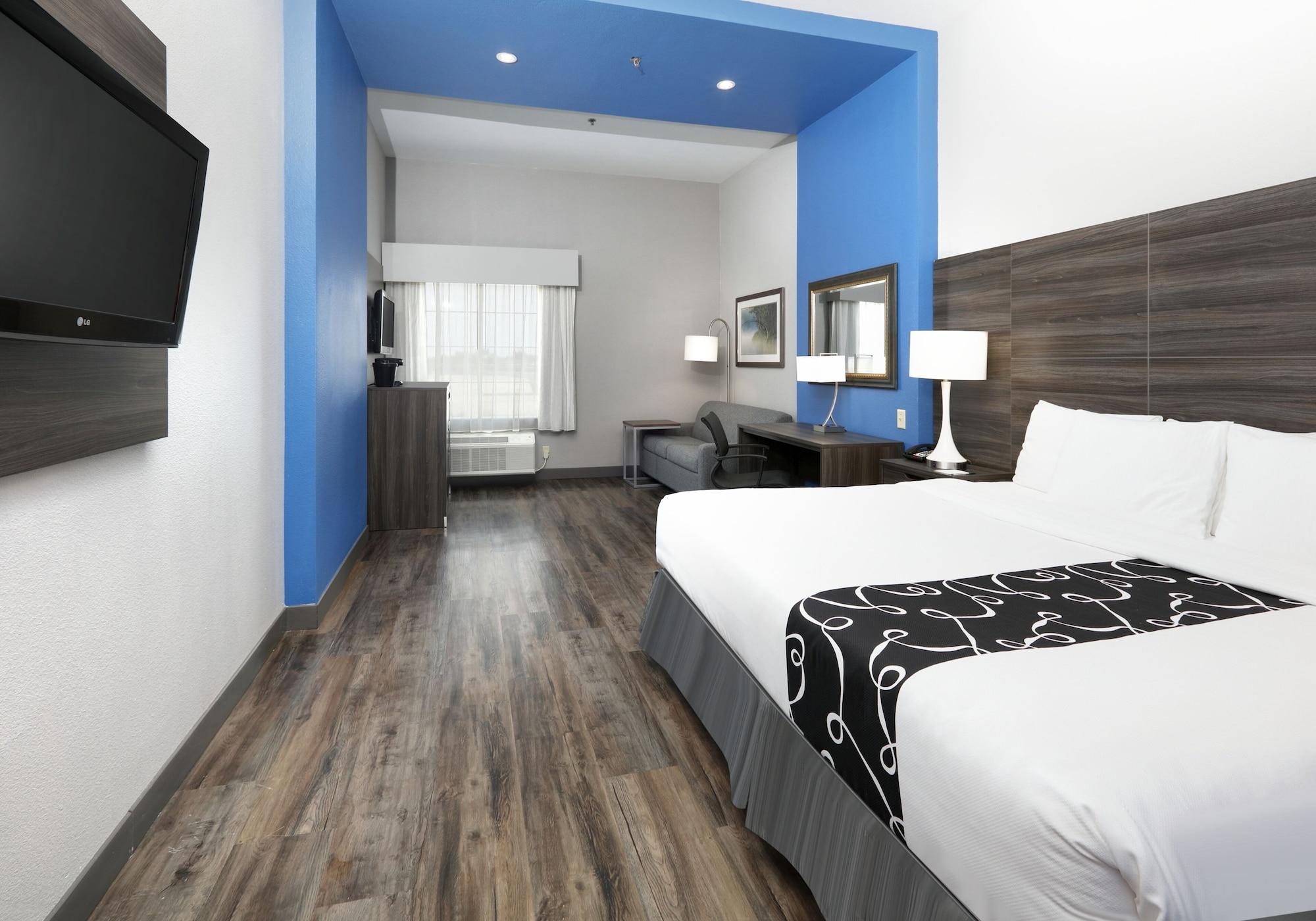 La Quinta By Wyndham Denton - University Drive Bagian luar foto