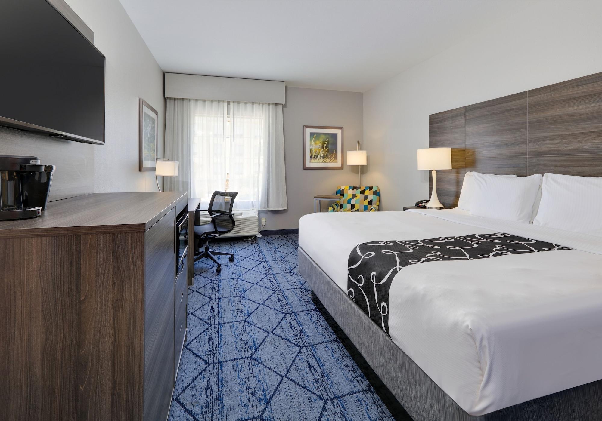 La Quinta By Wyndham Denton - University Drive Bagian luar foto