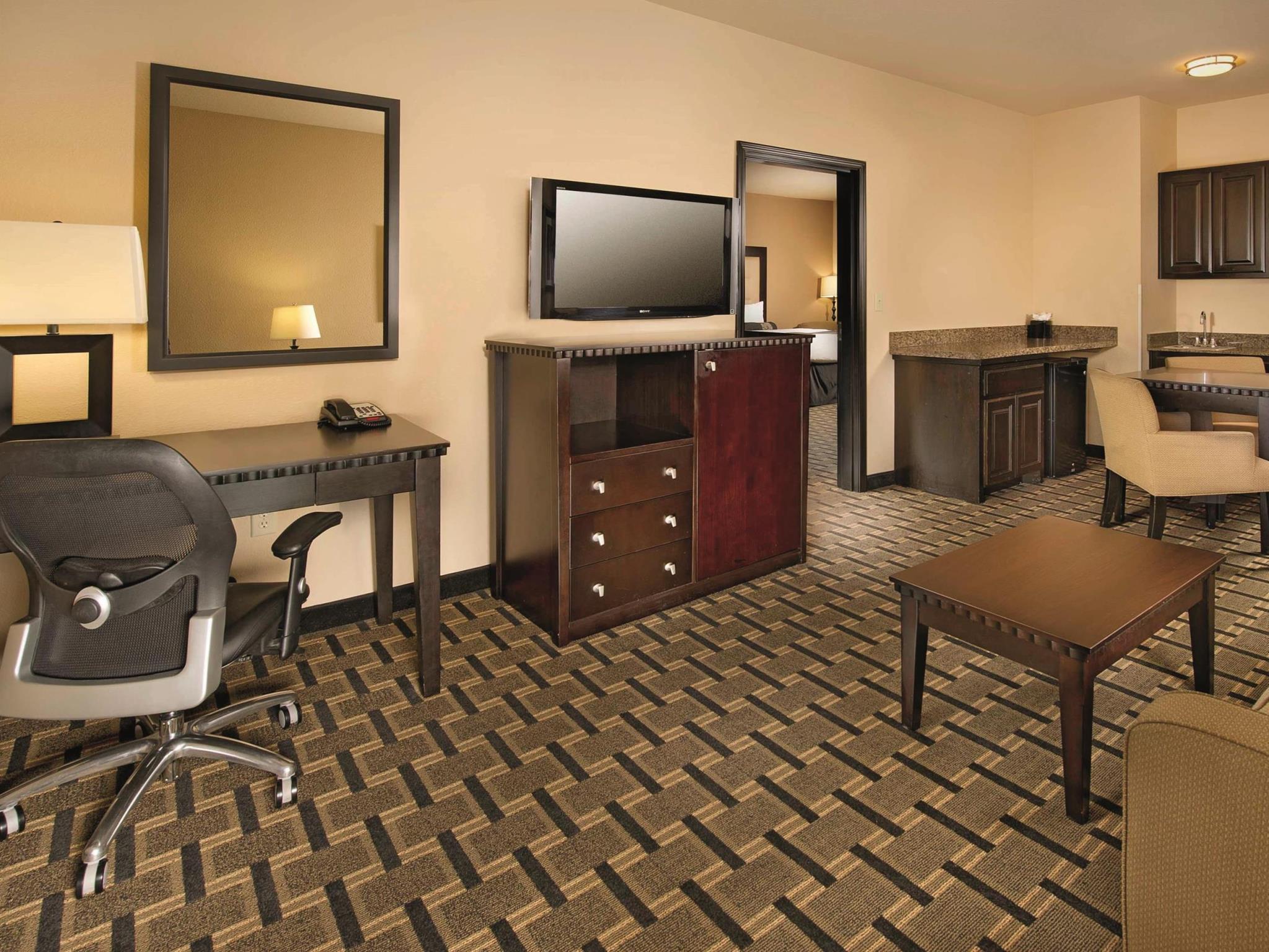 La Quinta By Wyndham Denton - University Drive Bagian luar foto