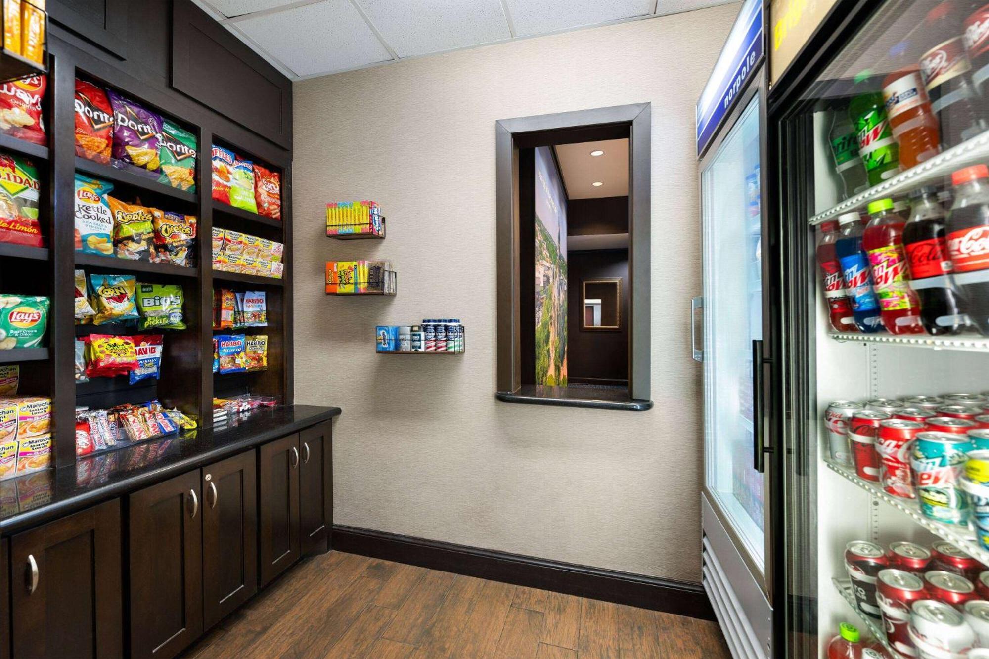 La Quinta By Wyndham Denton - University Drive Bagian luar foto