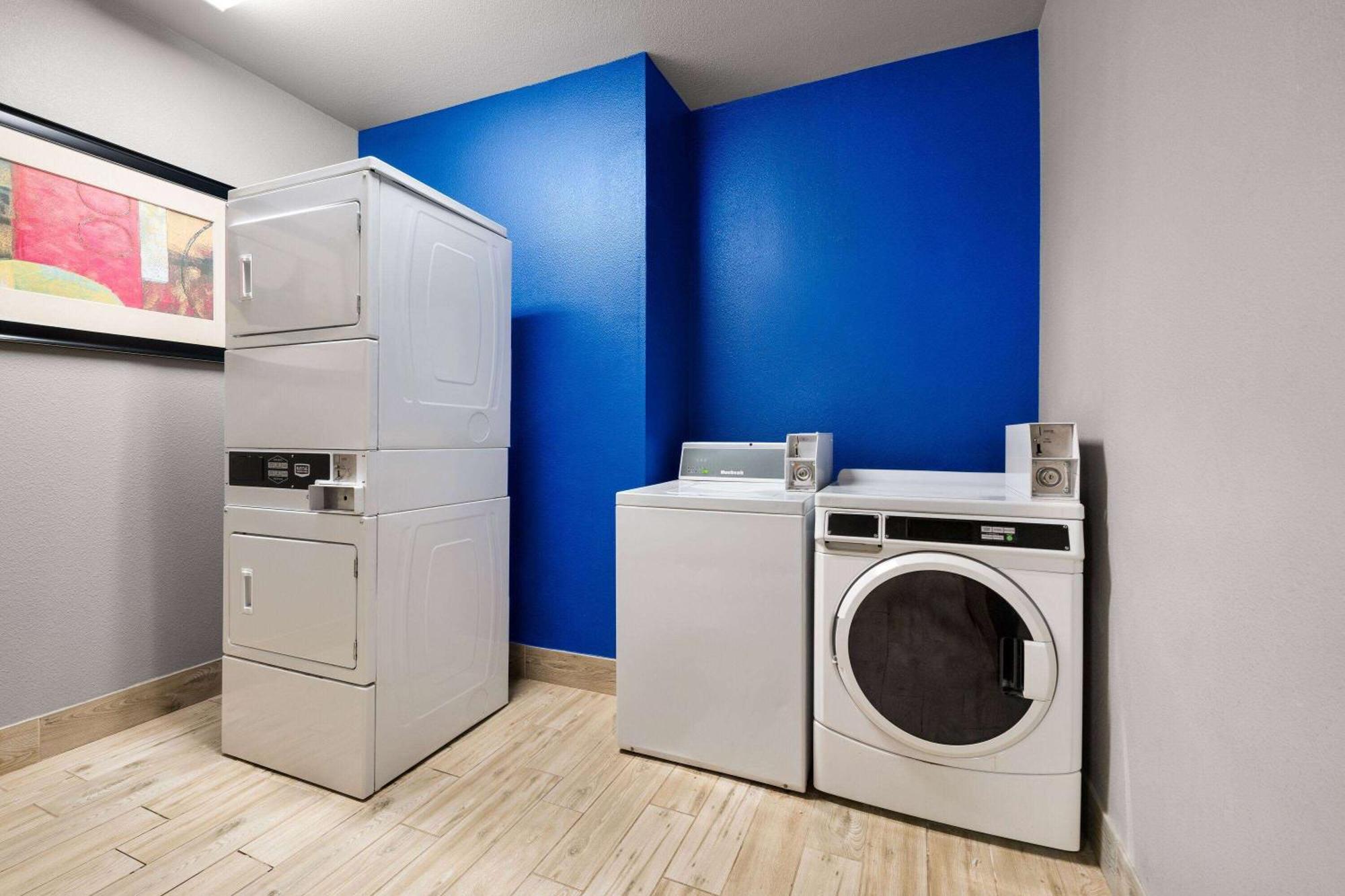 La Quinta By Wyndham Denton - University Drive Bagian luar foto