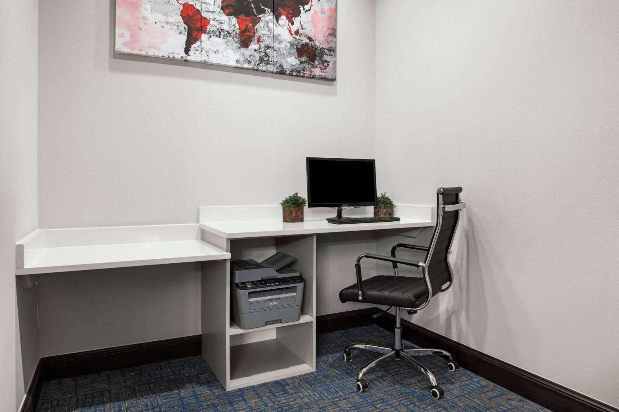 La Quinta By Wyndham Denton - University Drive Bagian luar foto