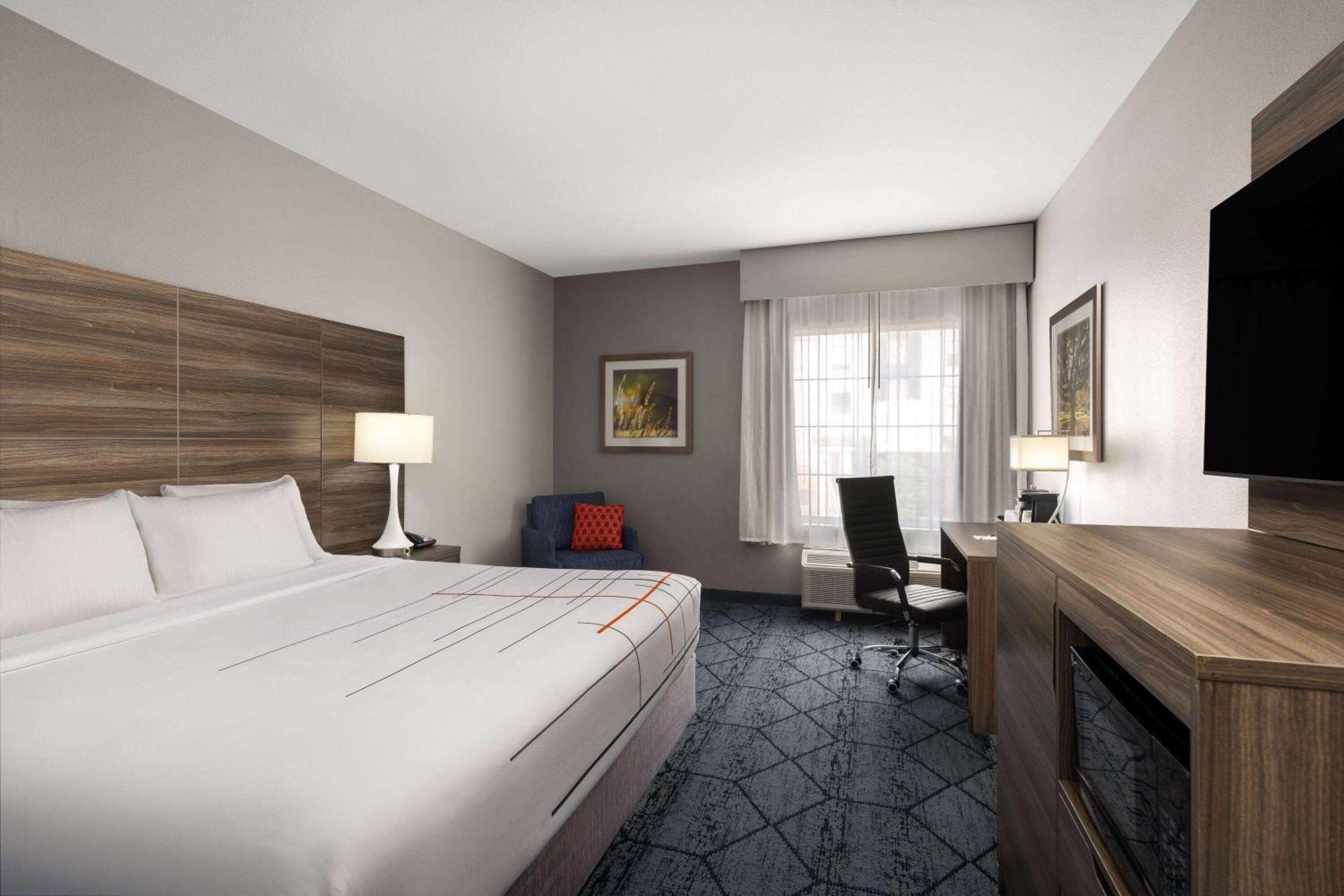 La Quinta By Wyndham Denton - University Drive Bagian luar foto