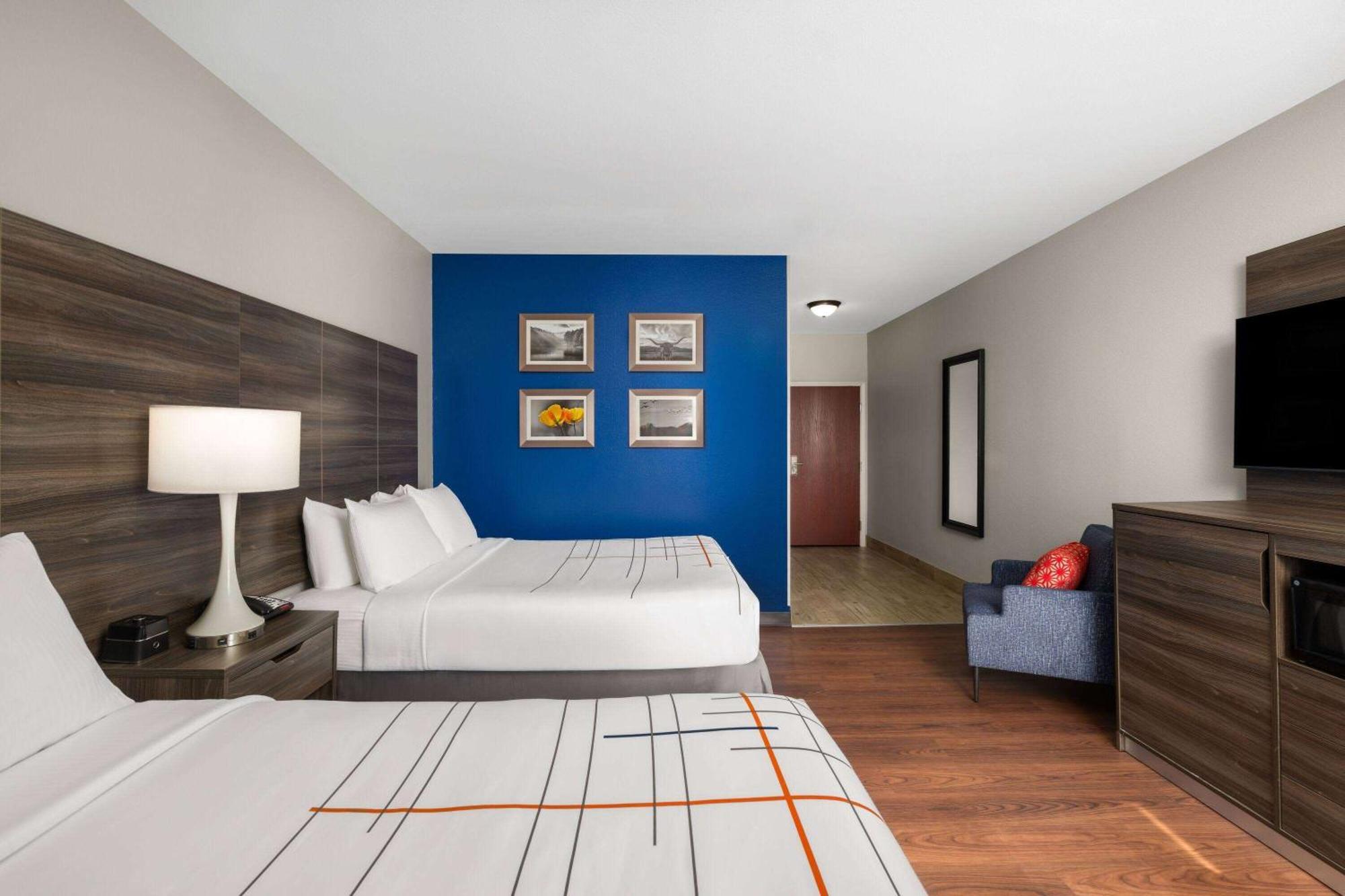 La Quinta By Wyndham Denton - University Drive Bagian luar foto