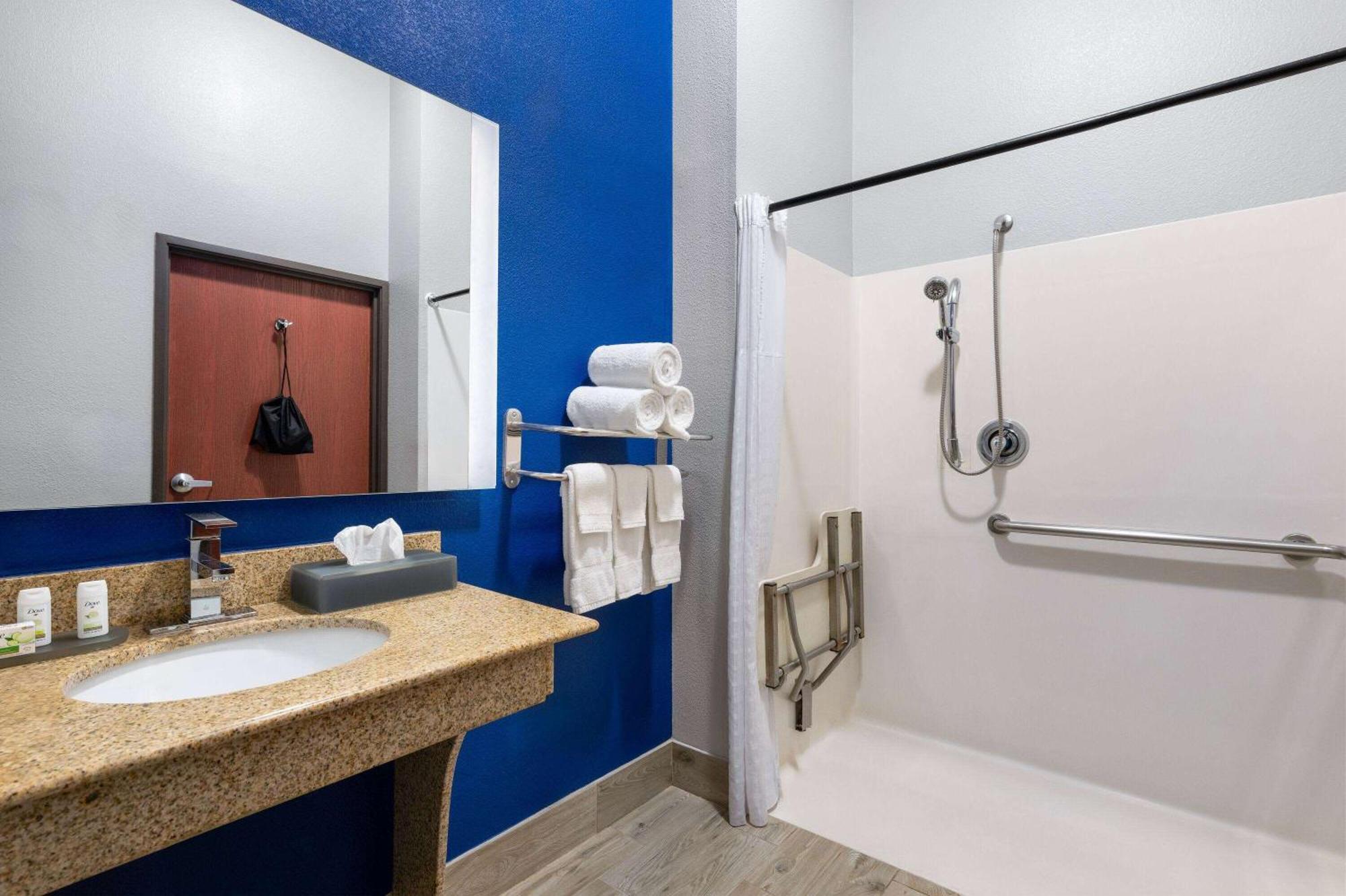 La Quinta By Wyndham Denton - University Drive Bagian luar foto