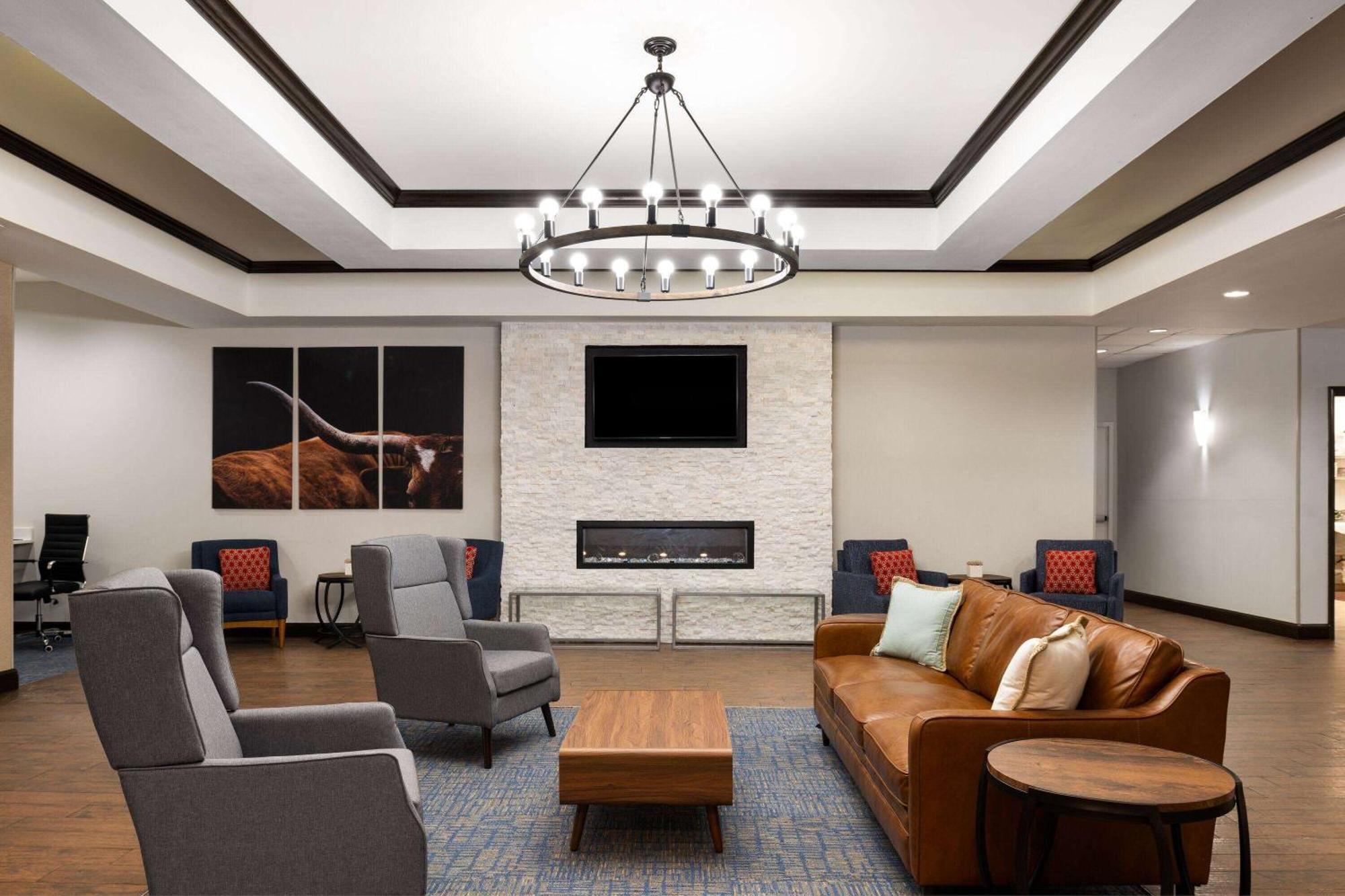 La Quinta By Wyndham Denton - University Drive Bagian luar foto