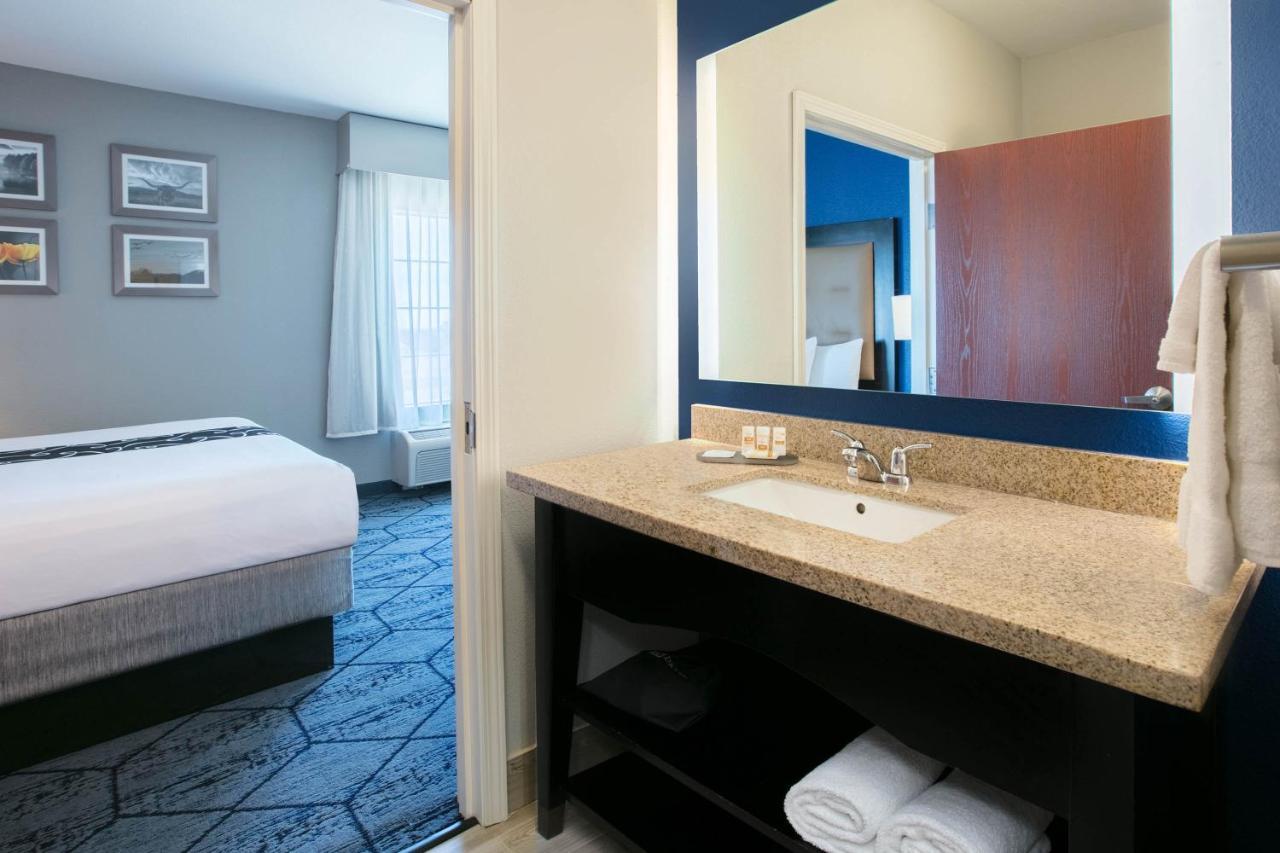 La Quinta By Wyndham Denton - University Drive Bagian luar foto